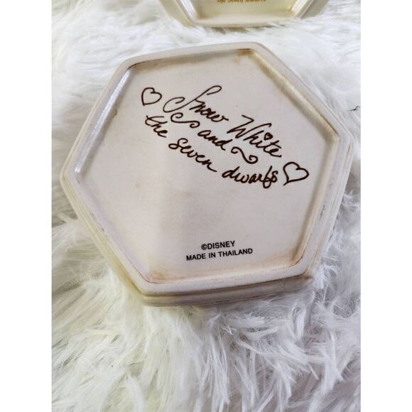 Disney Snow White & Seven Dwarfs 70th Anniversary Porcelain Jewelry Trinket Box - Picture 10 of 10